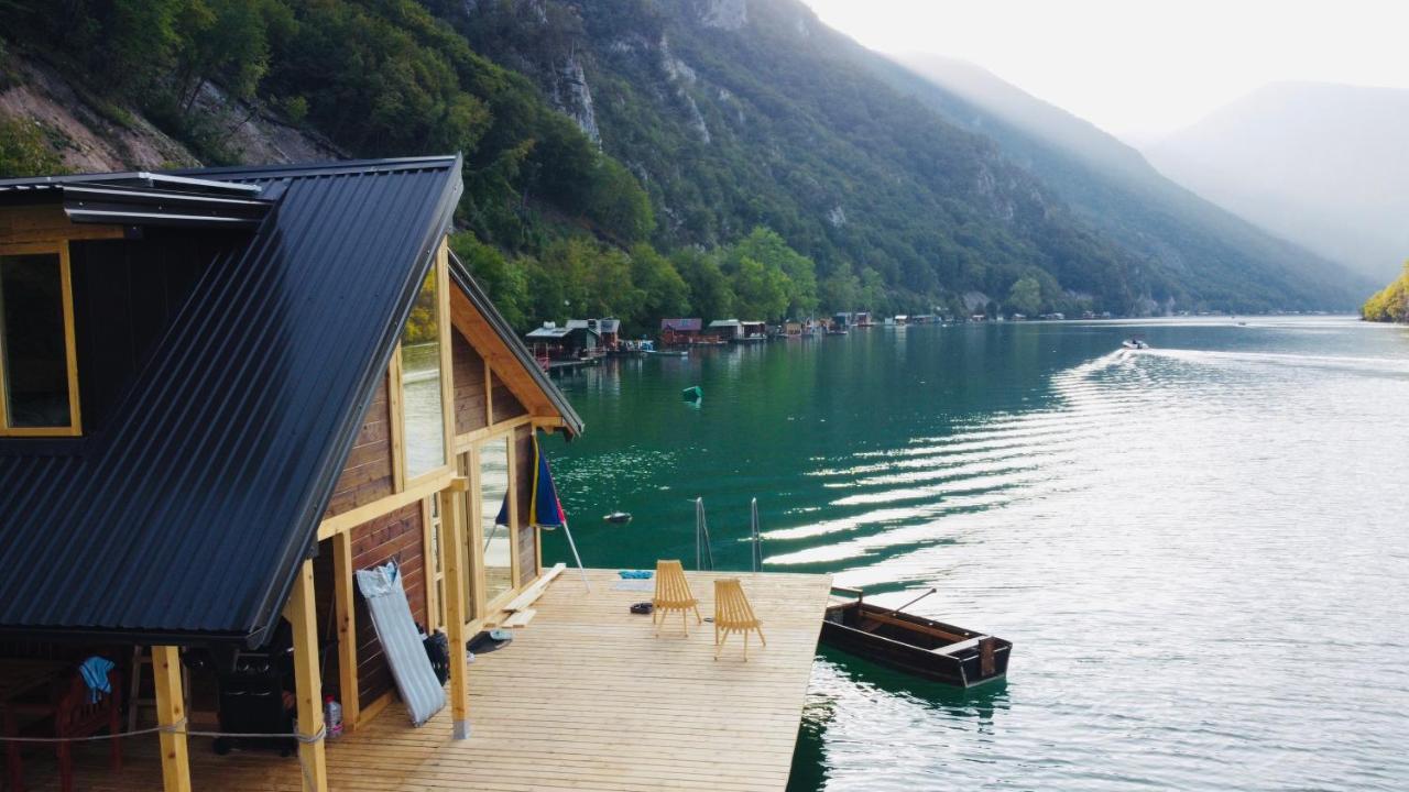 Lake House Perucac Rastiste Extérieur photo
