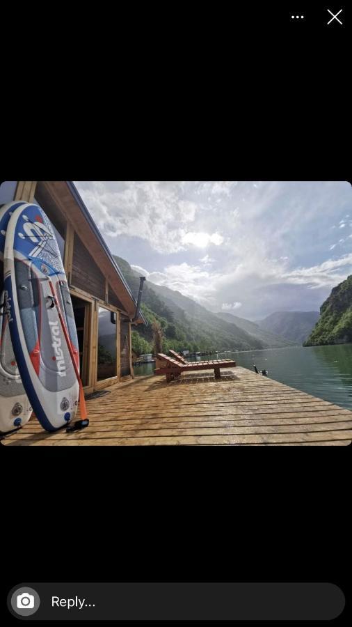Lake House Perucac Rastiste Extérieur photo