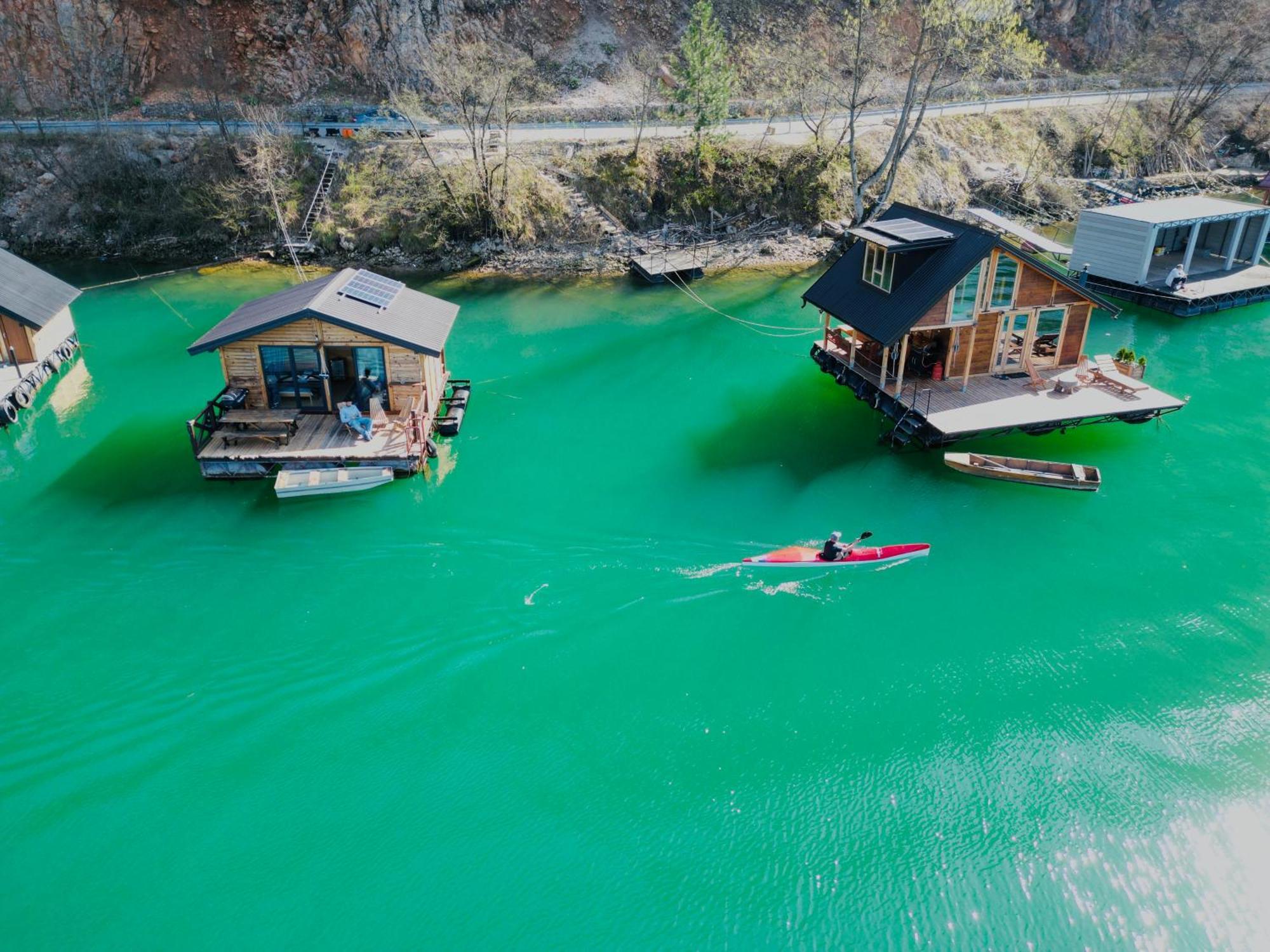 Lake House Perucac Rastiste Extérieur photo